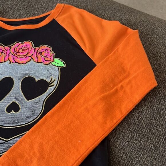 Celebrate Halloween Glitter Skull w/ Cross Bones and Roses Baseball Shirt- 7/8 - Picture 11 of 16